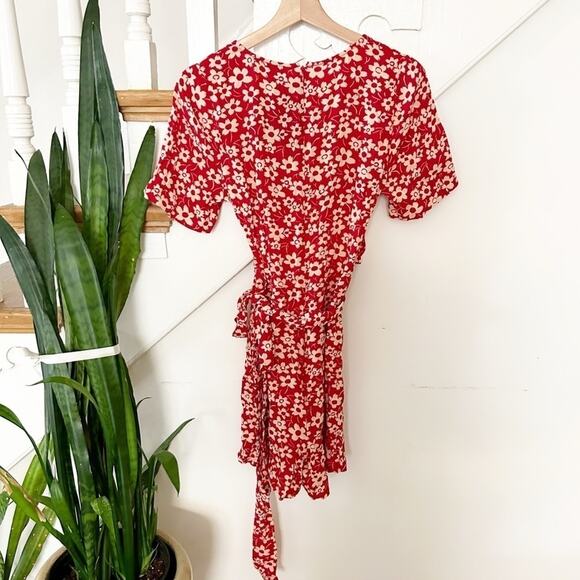 Madewell Cranberry Red White Mini Daisy Floral Wrap Front Romper Shorts Size 10 - Picture 4 of 6